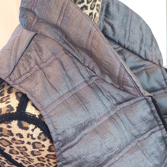 Wild, Ladies, Puffer Vest Size:M Color: Silver - Picture 4 of 9